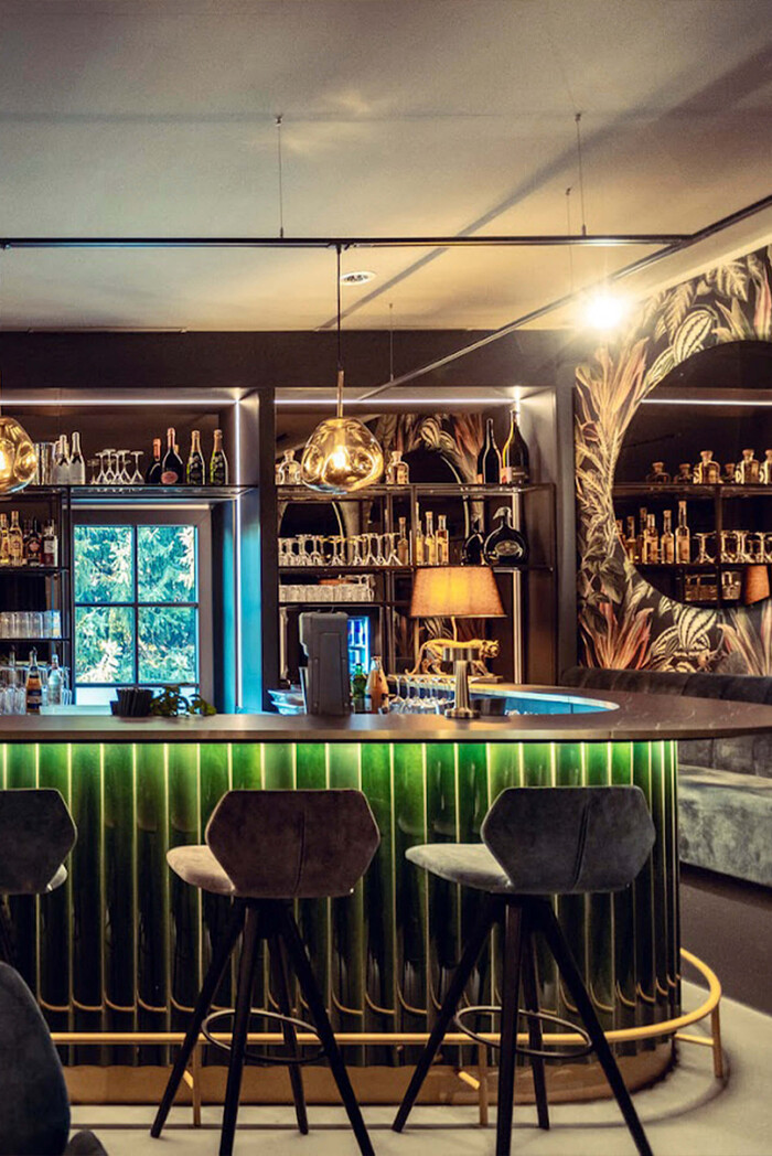 Stilvoll beleuchteter Barbereich im Tiger Room Würzburg mit gemütlicher Atmosphäre